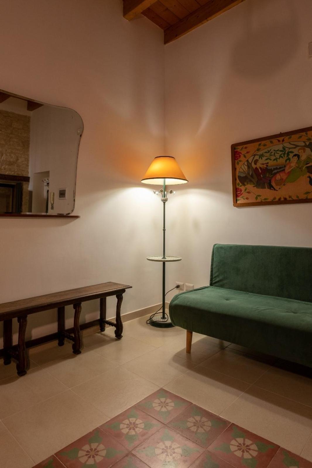 Palazzo Rizzi Dimora Dei Templari Bitetto Exterior foto