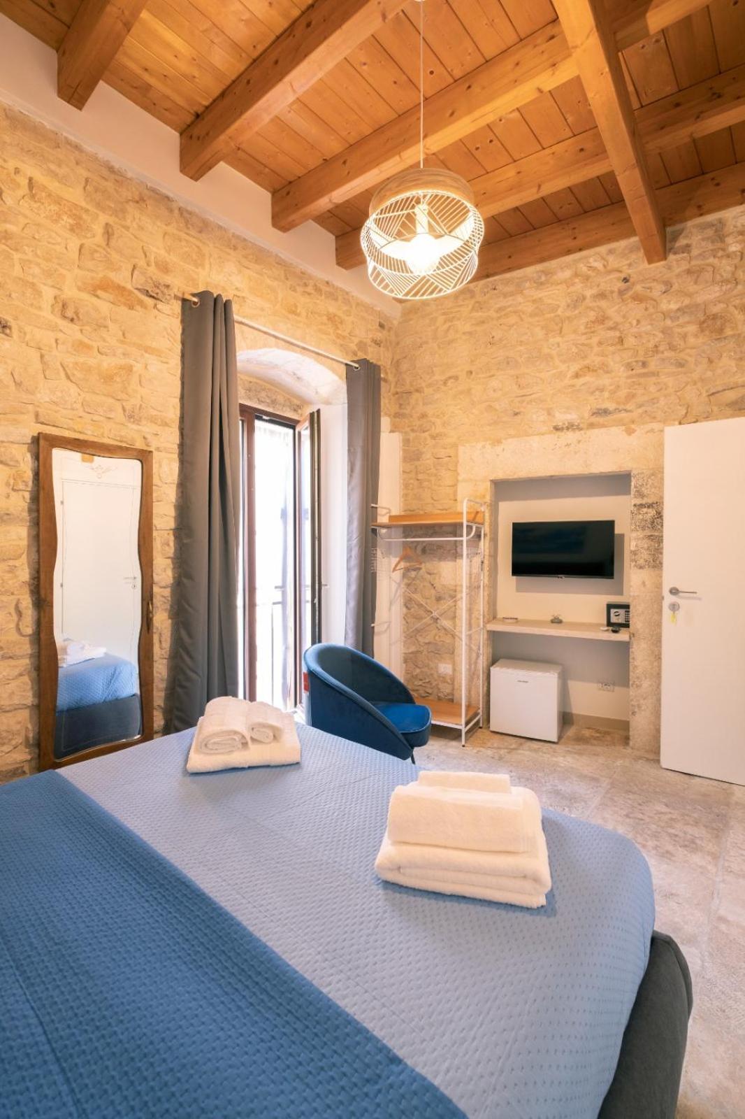 Palazzo Rizzi Dimora Dei Templari Bitetto Exterior foto