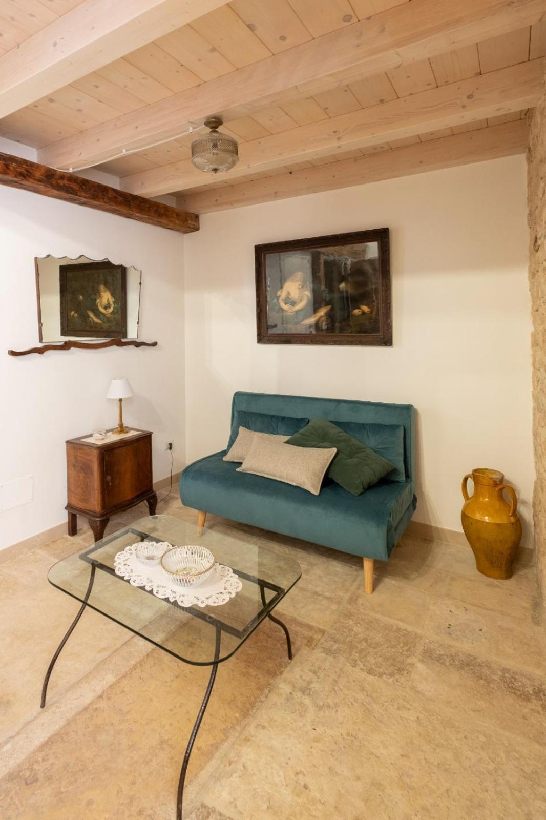Palazzo Rizzi Dimora Dei Templari Bitetto Exterior foto