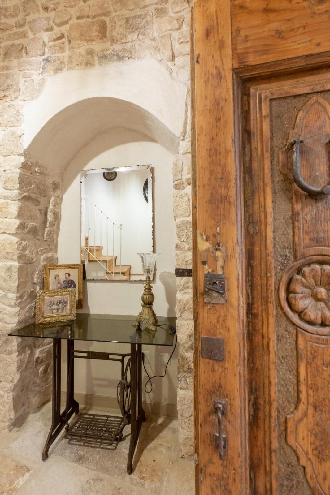 Palazzo Rizzi Dimora Dei Templari Bitetto Exterior foto