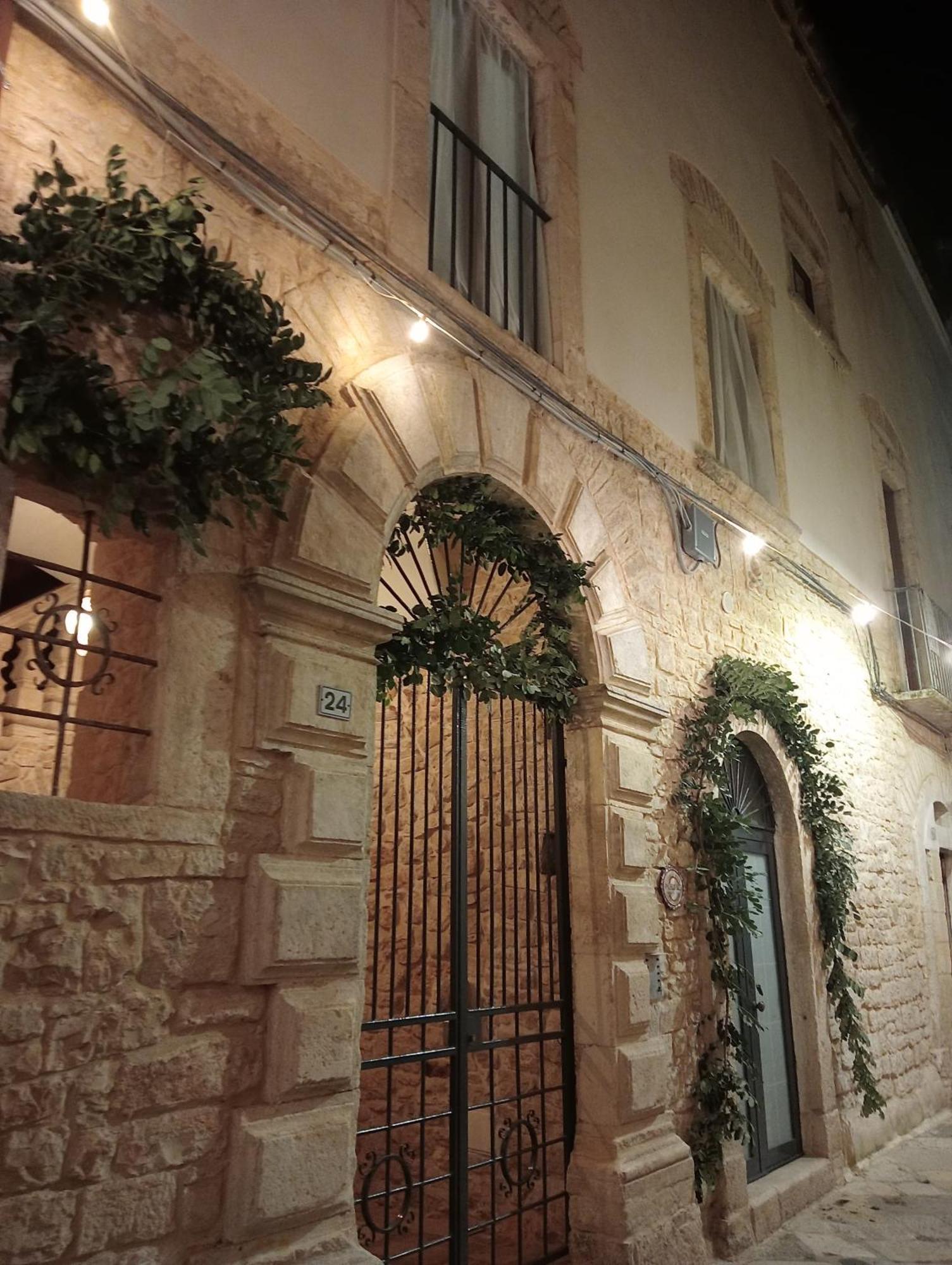 Palazzo Rizzi Dimora Dei Templari Bitetto Exterior foto